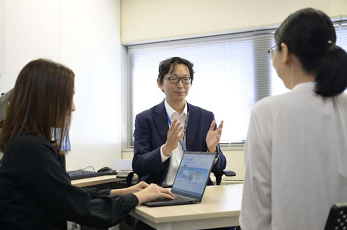 健康診断結果をもとに、産業医や保健師による健康指導を確実に実施し、一人ひとりの健康状態を適切に管理・サポートしています。