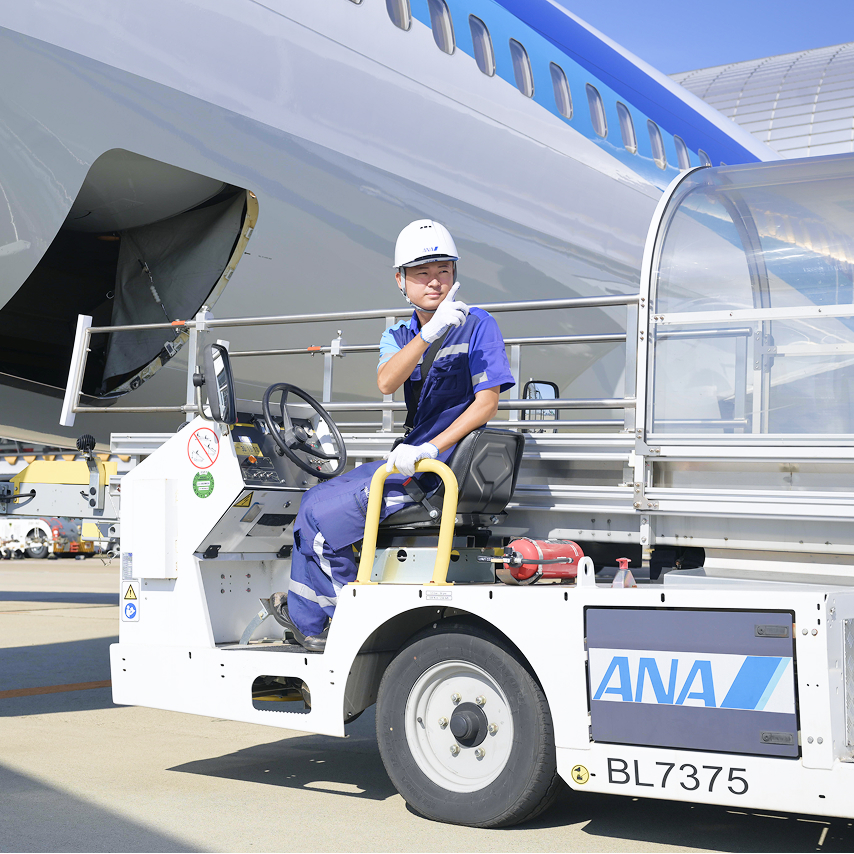 GSEサポートスタッフの整備作業風景